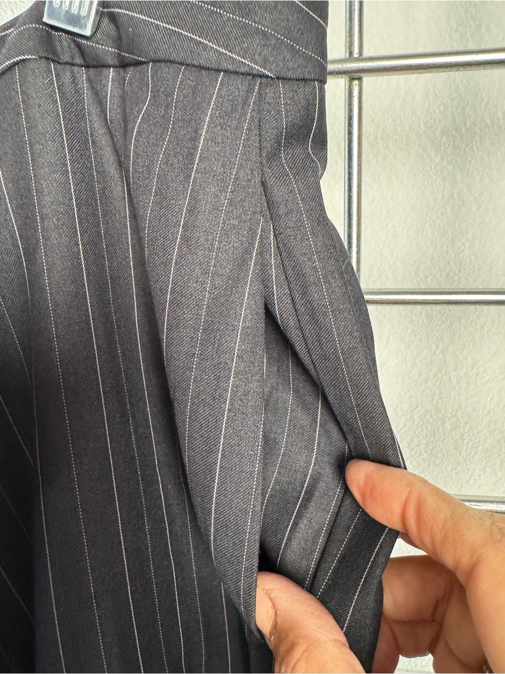 CALVIN KLEIN Pinstripe 2-Pc Gray Pant Suit Size 8P NWT $320 Retail - Picture 13 of 15